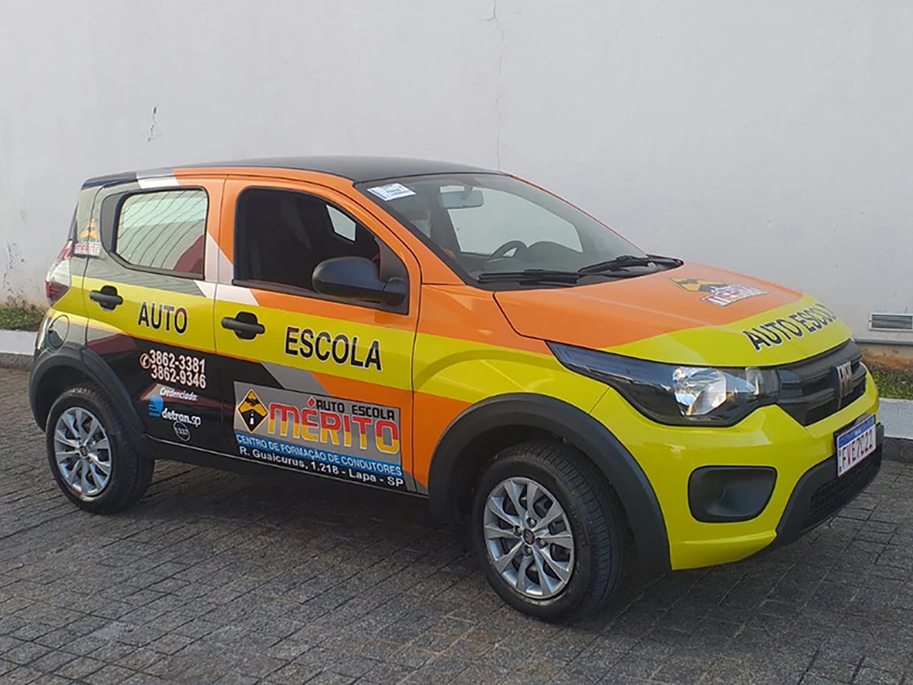 Carro de aula da Auto Escola Mérito